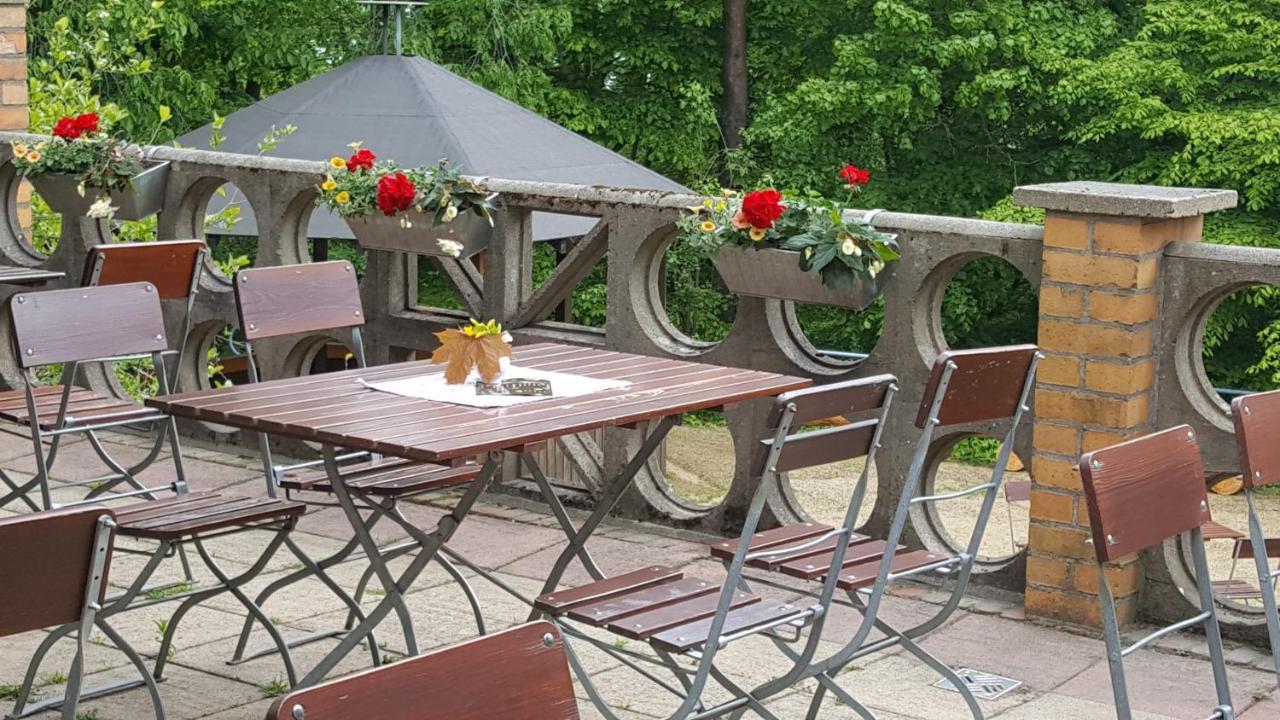 Hotel Kreuzbergbaude Beim Berzdorfer See Mit Wohlfuehl Sauna Markersdorf Bagian luar foto