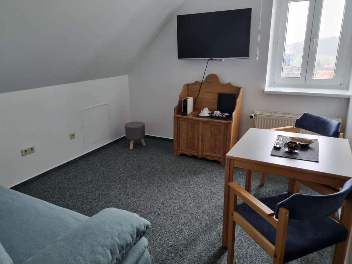 Hotel Kreuzbergbaude Beim Berzdorfer See Mit Wohlfuehl Sauna Markersdorf Bagian luar foto